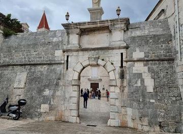 croatia/trogir/landmark/sjeverna-gradska-vrata