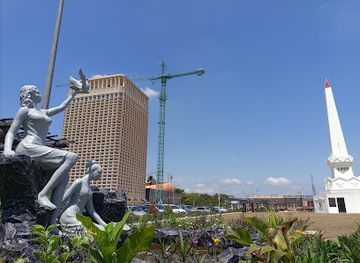 cameroon/east-region/landmark/independence-square