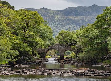 ireland/killarney-national-park/landmark/old-weir-bridge