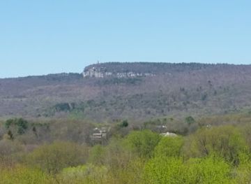 new-york/hunter-mountain/landmark/historic-huguenot-street