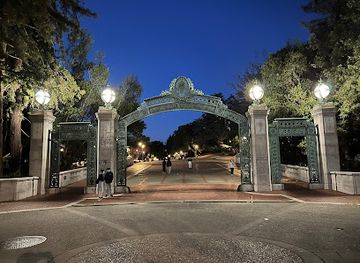 california/berkeley/downtown-berkeley/landmark/sather-gate
