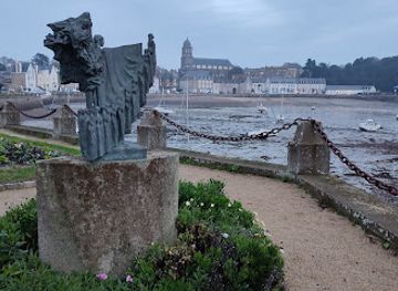 france/saint-malo/landmark/hommage-au-commandant-charcot