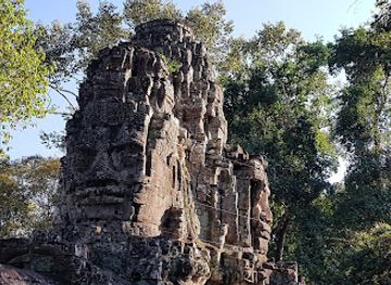 cambodia/oddar-meanchey/landmark/khmoch-gate-gate-of-the-dead