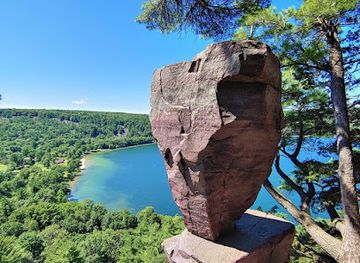 wisconsin/ice-age-trail/landmark/balanced-rock