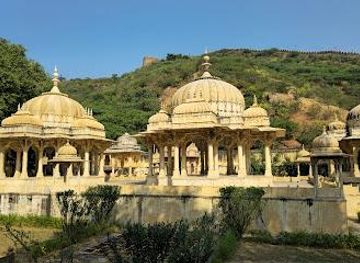 india/jaipur/landmark/gaitore-ki-chhatriyan