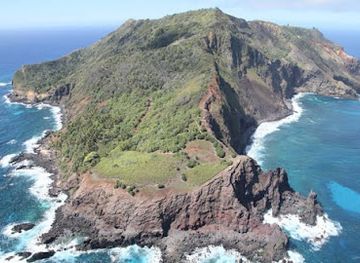 pitcairn-islands/tedside/landmark/pitcairn-island