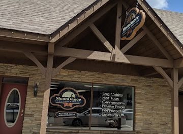 indiana/yellowwood-state-forest/landmark/ooeygooey-cinnamon-rolls-and-cafe