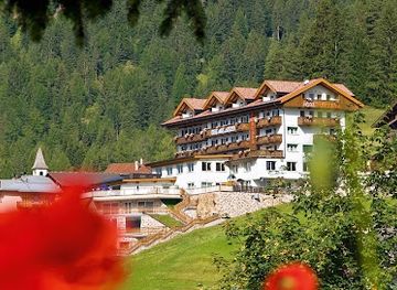 italy/val-di-fassa/landmark/hotel-fontana