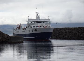 faroe-islands/norooyar/landmark/gamlaratt-ferry-port