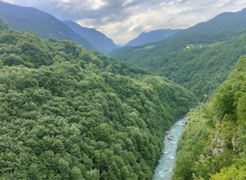 montenegro/tara-river-canyon/landmark/red-rock-zipline