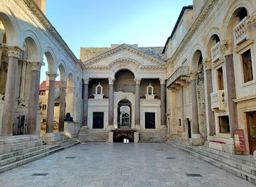 croatia/split/bacvice/landmark/brass-gate