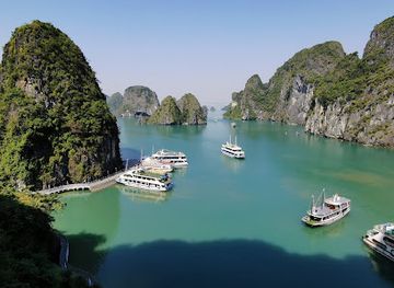 vietnam/ha-long-bay/landmark/hang-luon