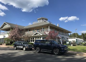 wisconsin/madeline-island/landmark/bell-street-tavern-events-and-lodging