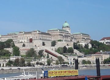 hungary/zemplen-mountains/landmark/vajdahunyad-castle