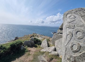 guernsey/sark/landmark/buddhist-carving