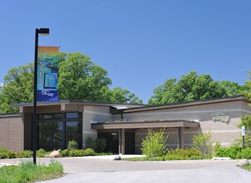 illinois/river-bend/landmark/hickory-knolls-discovery-center