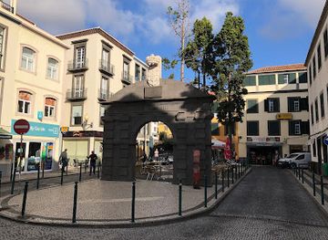 portugal/madeira/landmark/varadouros-old-gate-city-gates