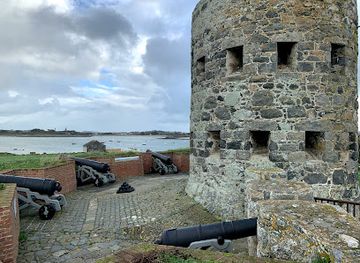 guernsey/st-sampson/landmark/rousse-tower
