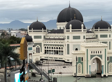 indonesia/medan/medan-maimun/landmark/oud-medan-poort-van-de-al-mashun-moskee