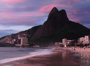 brazil/rio-de-janeiro/leblon/landmark/praia-do-leblon