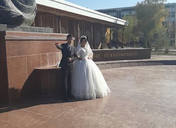 uzbekistan/karakalpakstan/landmark/eslew-maydani