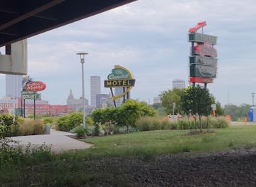 oklahoma/broken-arrow/landmark/route-66-neon-sign-park