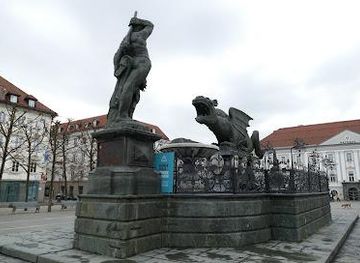 slovenia/upper-carniola/landmark/lindwurmbrunnen
