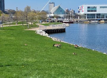 wisconsin/milwaukee/third-ward/landmark/lakeshore-state-park