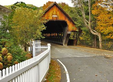 vermont/woodstock/landmark/middle-covered-bridge