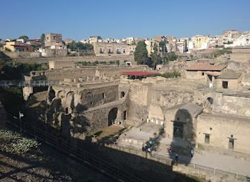italy/herculaneum/landmark/herculaneum-parking