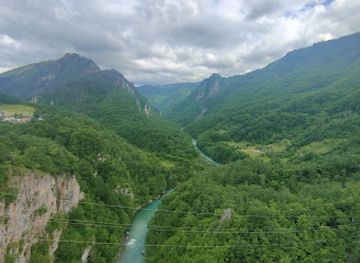 montenegro/durmitor-national-park/landmark/red-rock-zipline