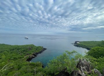 ecuador/puerto-baquerizo-moreno/landmark/playa-tijeretas