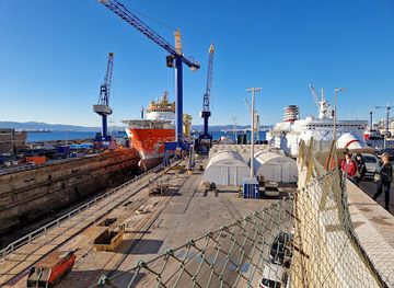 gibraltar/queensway-quay/landmark/queen-alexandra-dock