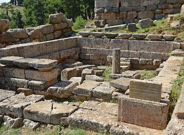 greece/mount-parnassus/landmark/the-sikyonian-treasury