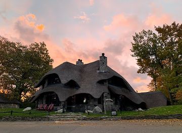 michigan/charlevoix/landmark/the-thatch-house