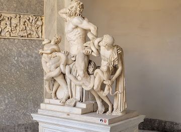 vatican-city/gregorian-etruscan-museum/landmark/octagonal-courtyard