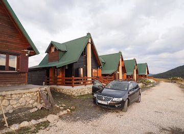 montenegro/durmitor/landmark/mountain-view-lodges