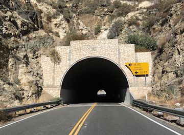california/south-coast/landmark/hidden-springs-tunnel