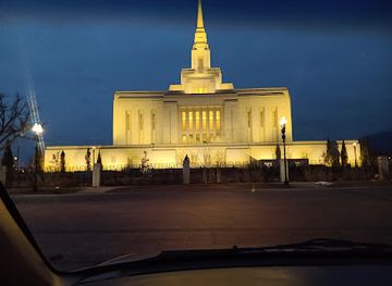 utah/ogden/landmark/skinny-dogz
