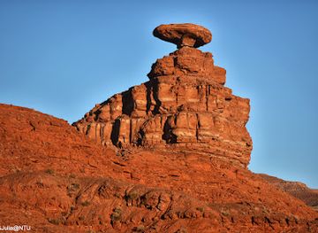 utah/canyonlands/landmark/mexican-hat-rock