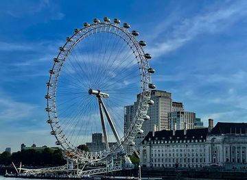 united-kingdom/london/westminster/landmark/the-queen-s-walk