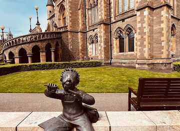united-kingdom/dundee/landmark/oor-wullie-bronze-statue