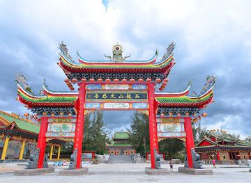 malaysia/east-malaysia/landmark/yu-lung-san-tian-en-temple