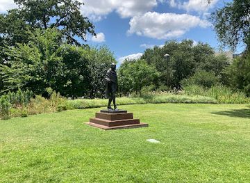 texas/houston/museum-district/landmark/mahatma-gandhi-monument