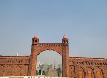india/punjab/landmark/the-sword-obelisk-amritsar