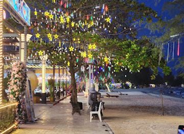 cambodia/sihanoukville/serendipity-beach/landmark/tourist-beach-pier