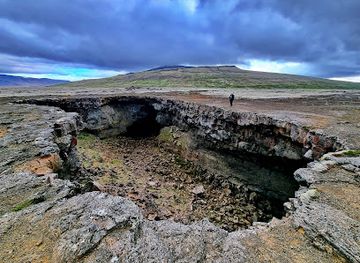 iceland/the-highlands/landmark/surtshellir