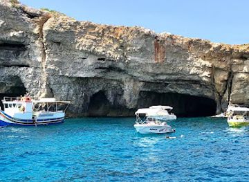 malta/gozo-and-comino/landmark/blue-waves-watersports