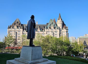 canada/ottawa/landmark/sir-wilfrid-laurier-statue