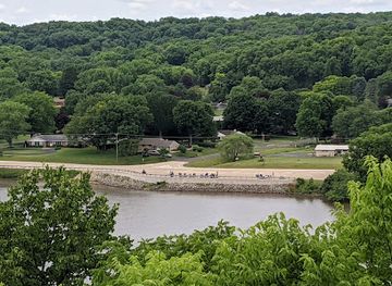 illinois/rock-river-valley/landmark/black-hawk-statue